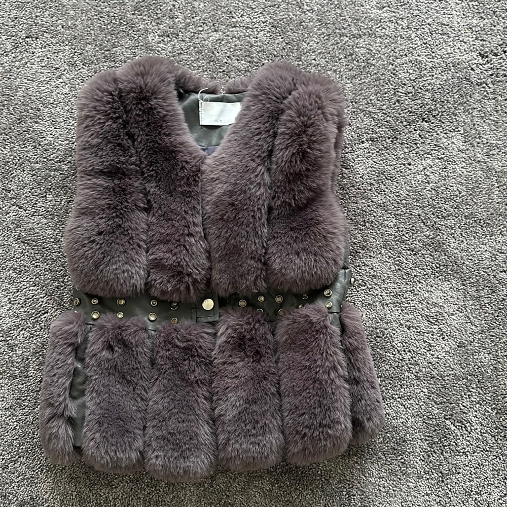 Girls fake fur vest